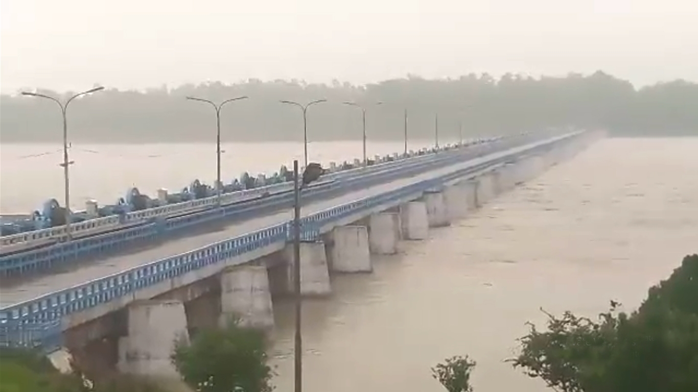 বিপৎসীমার ওপরে তিস্তার পানি রেড এলার্ট জারি