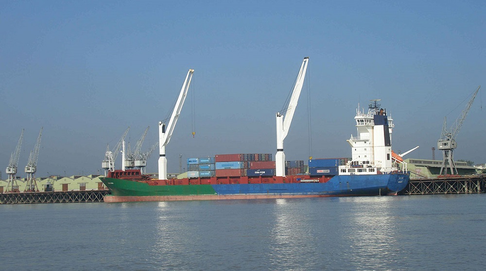 ঘুরে দাঁড়িয়েছে মোংলা বন্দর