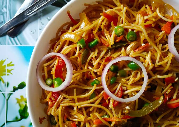 চিলি গার্লিক নুডলস তৈরির সহজ রেসিপি